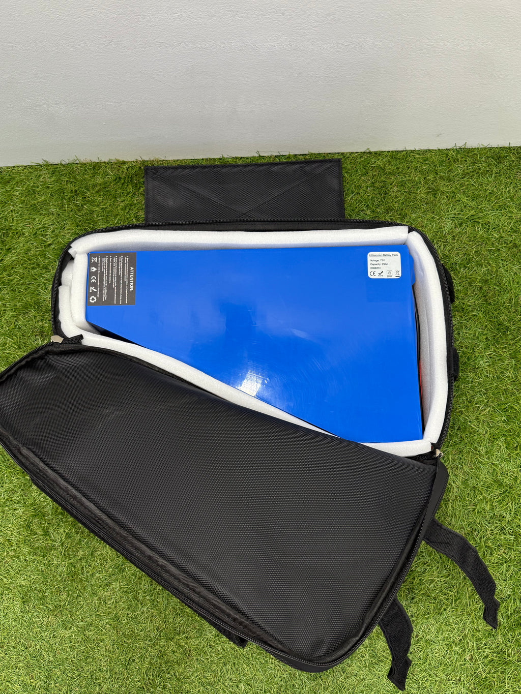 72v 29ah Triangle Li-ion Ebike Battery Electric Bike with 4a charger Soft Case