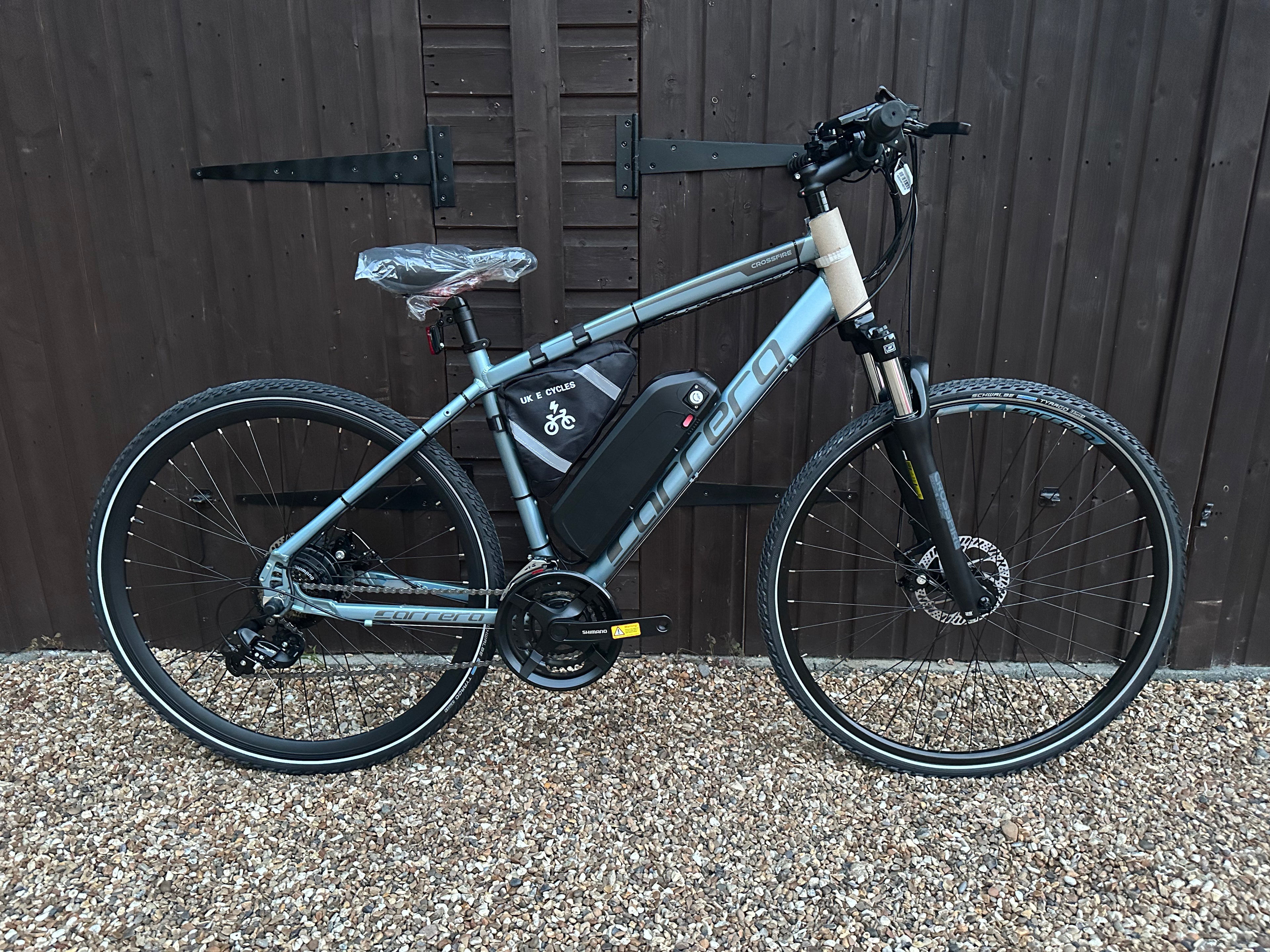 Carrera crossfire electric bike 36v 250 Watts 700c Hybrid bike Road legal Power