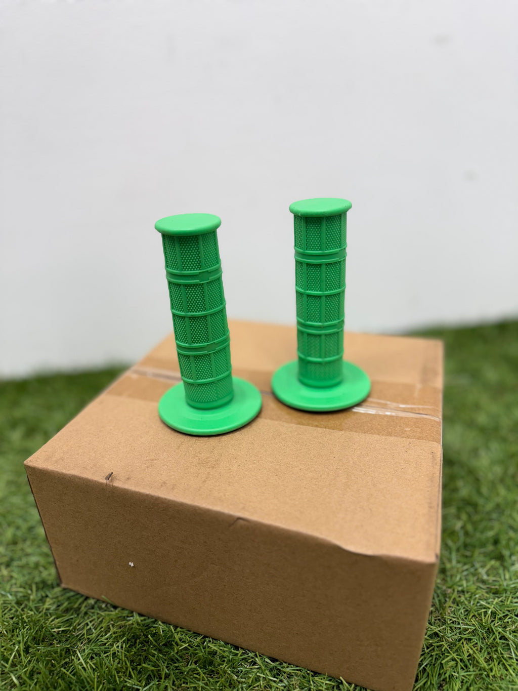 Bike Twist Throttle Grips MX Enduro Tapered Dual Compound Diamond Waffle Soft