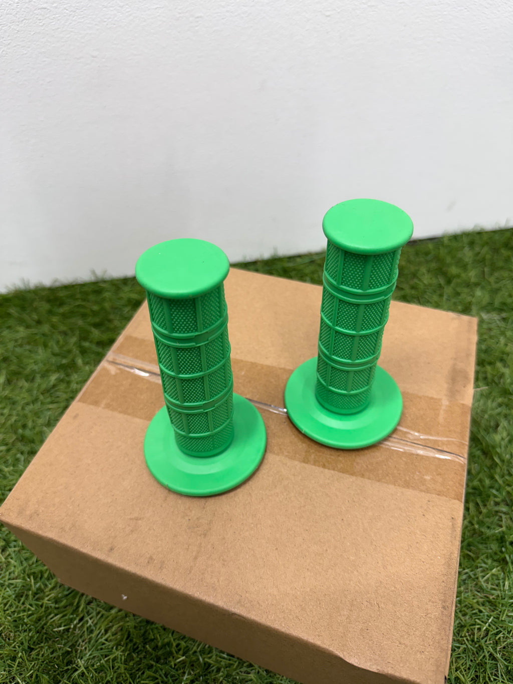 Bike Twist Throttle Grips MX Enduro Tapered Dual Compound Diamond Waffle Soft