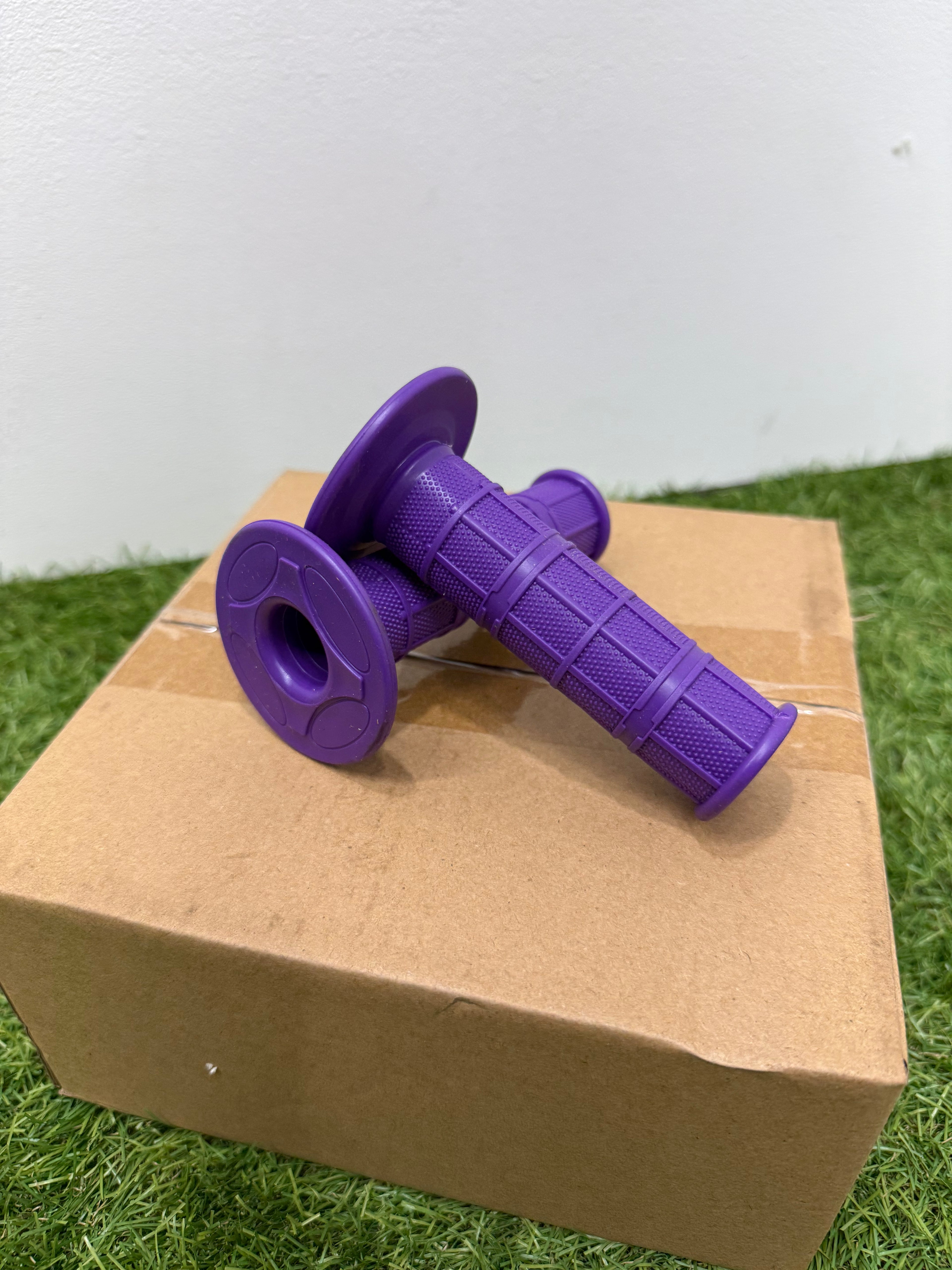 Bike Twist Throttle Grips MX Enduro Tapered Dual Compound Diamond Waffle Soft